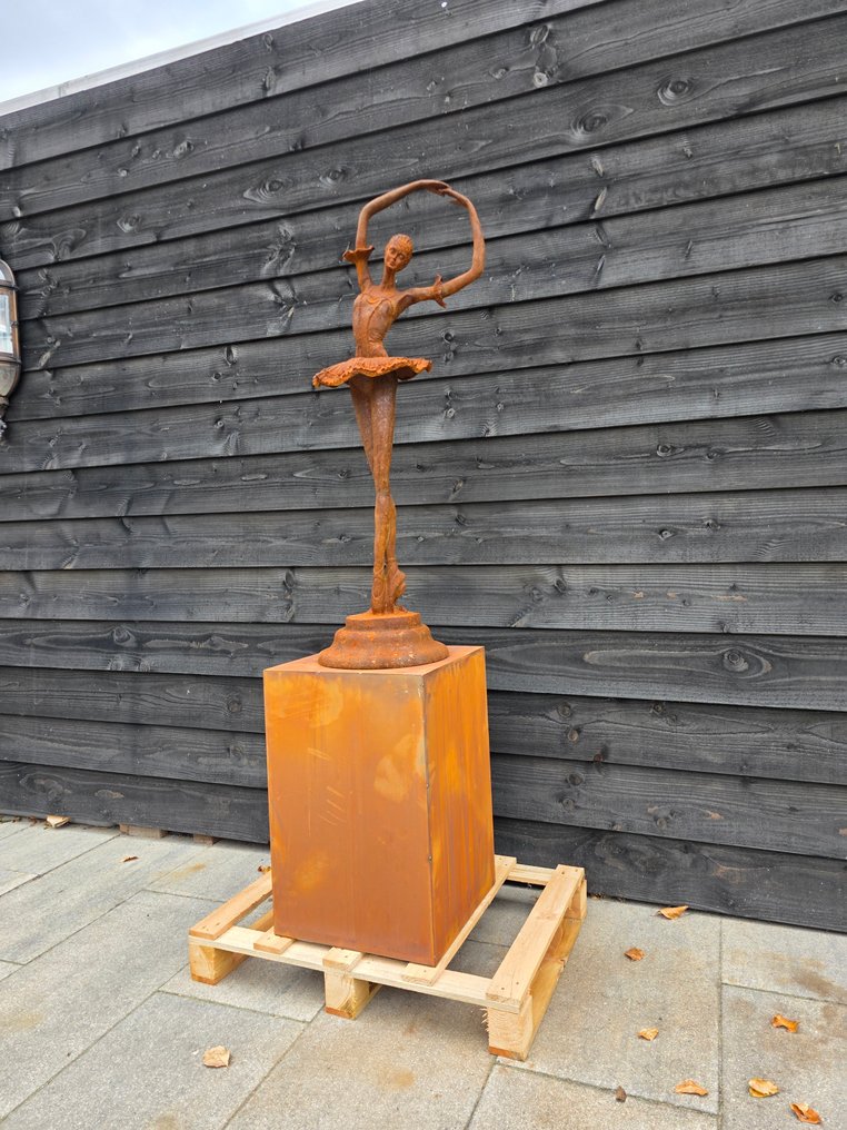 Statue, XL Ballerina with Pedestal 173cm - 173.5 cm - Fer - 2025 #3.2