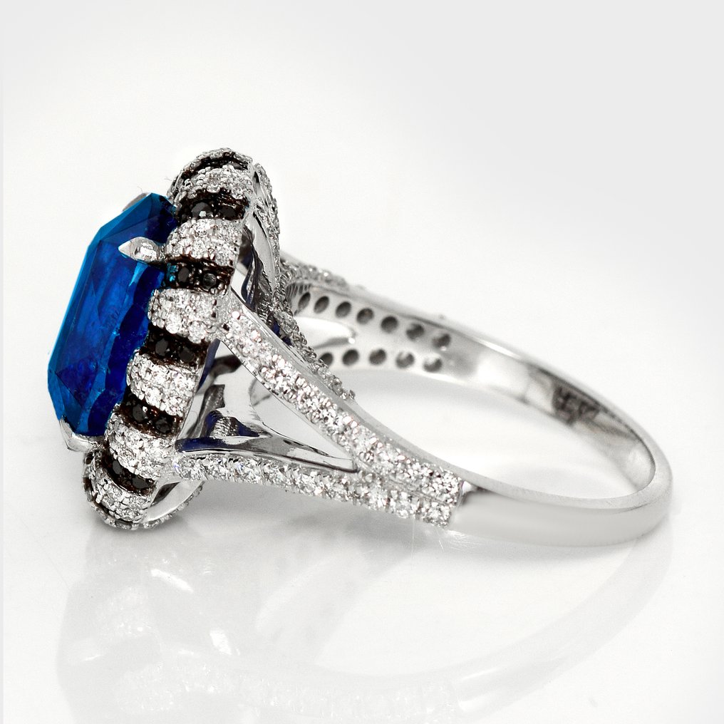 沒有保留價 - 戒指 - 14 克拉 白金, IGI 6.15 克拉 强烈深蓝色 -  7.36ct. tw. 藍寶石 - 鉆石 #2.1