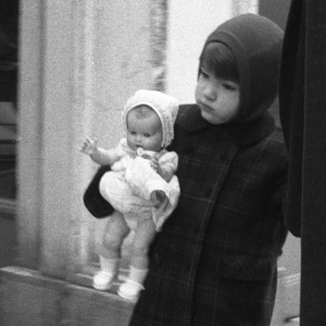 Cameraphoto Epoche/Vittorio Pavan - Orson Welles con moglie e figlia -Venezia 1956 #1.0