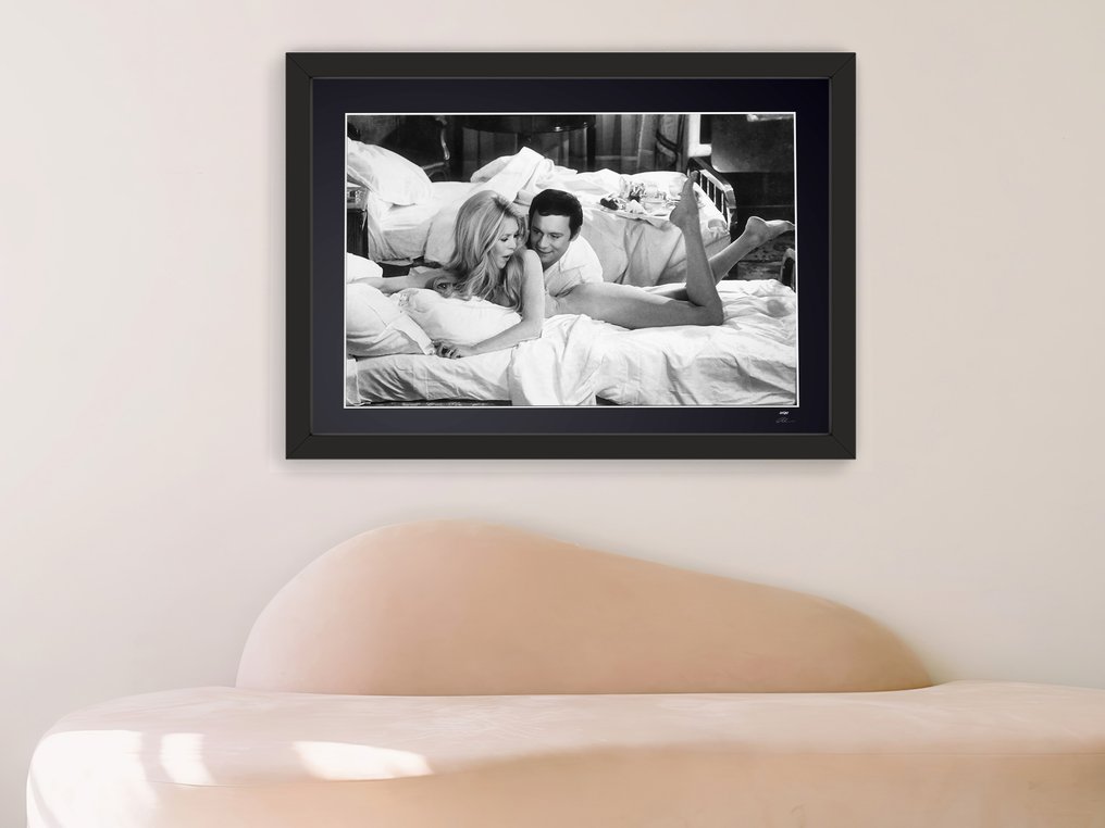 Brigitte Bardot - Iconic - Fine Art Photography - Luxury Wooden Frame 70X50 cm - Limited Edition 01 of 30 - Serial 20252 - Original Certificate (COA), Hologram - 100% New. Shipping Reduction from 3 items #2.1