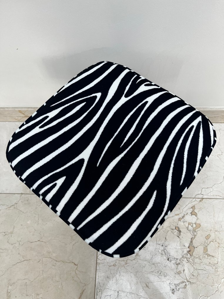 凳子 - buk welur - 经典的棒状生物 #2.1