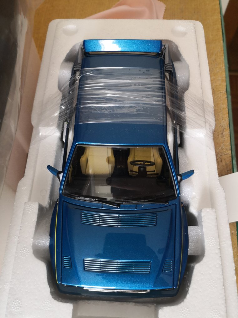 Kyosho 1:18 - Fließheckmodell - Lancia Delta HF Integrale Evoluzione blu Lagos 1992 - 08343BL #1.0