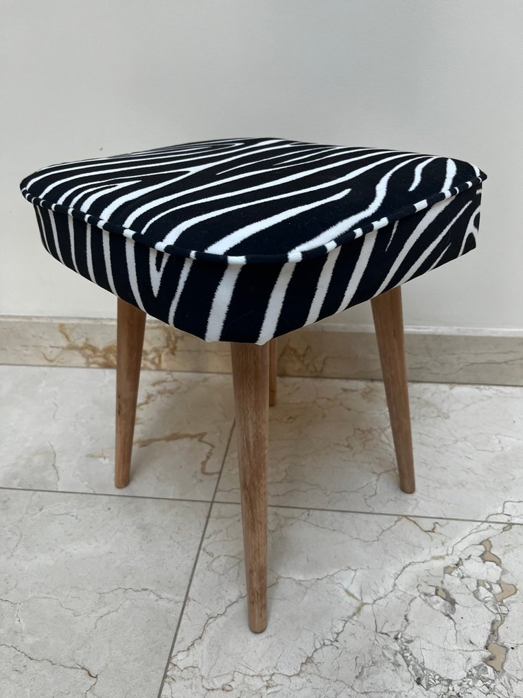 凳子 - buk welur - 经典的棒状生物 #1.0