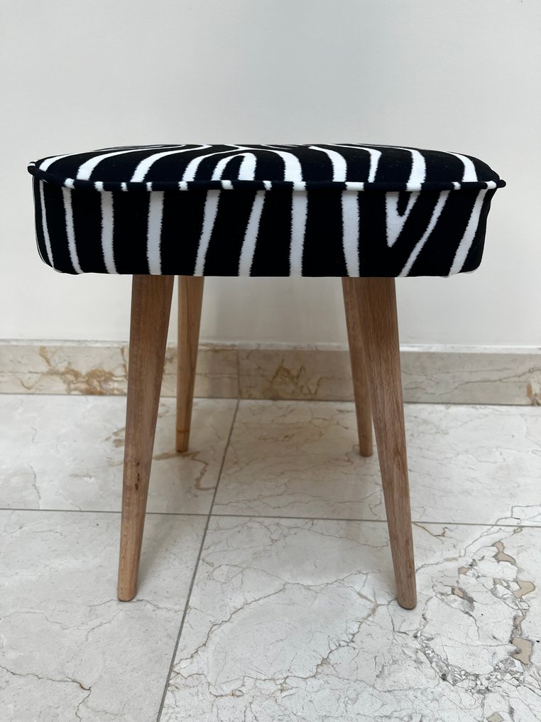 凳子 - buk welur - 经典的棒状生物 #1.0