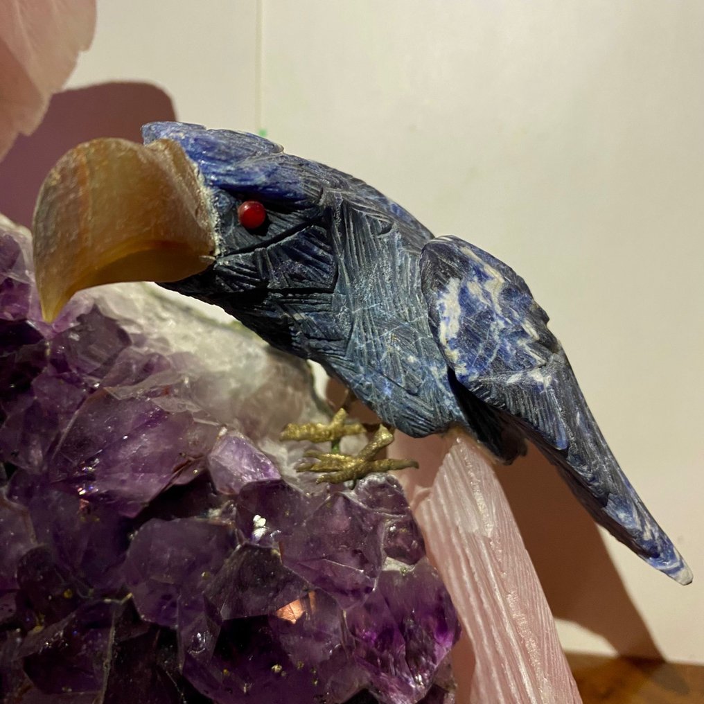 Uccelli intagliati XL su un cluster di ametista scura. Cluster di cristallo - Altezza: 25 cm - Larghezza: 23 cm- 4294 g - (1) #3.2