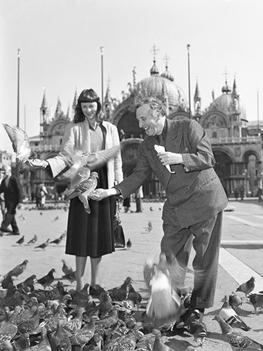 Cameraphoto Epoche/Vittorio Pavan - Marc Chagall con la moglie Bella Rosenfeld, Venezia 1948 #1.0