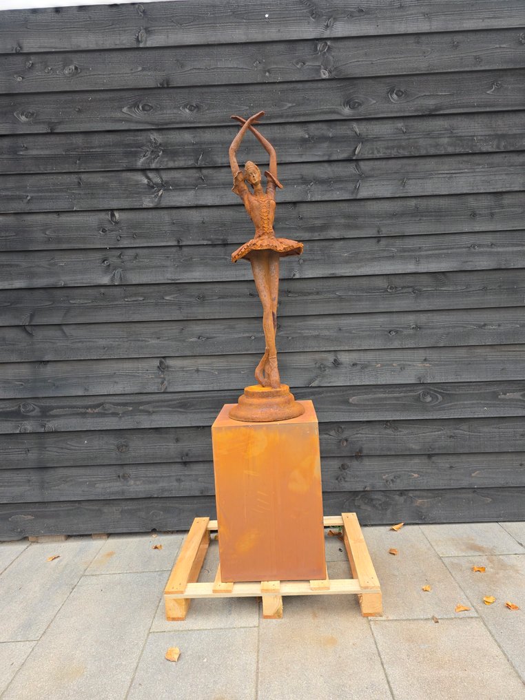 Staty, XL Ballerina + Pedestal - 173.5 cm - Järn - 2025 #4.3