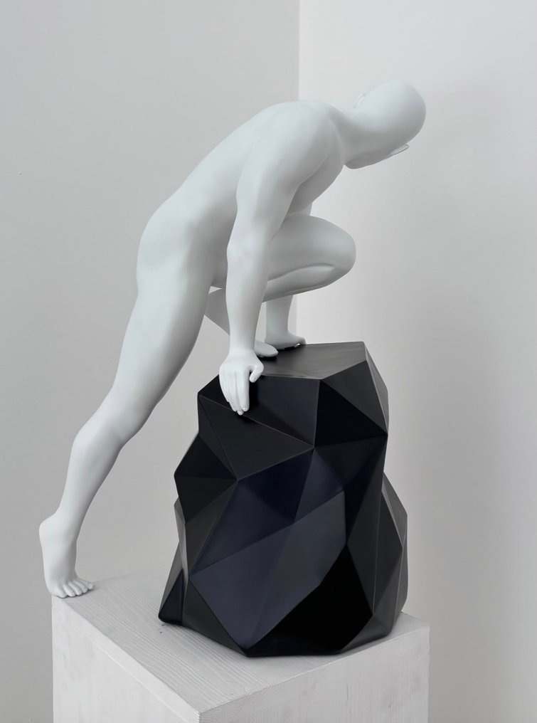 Statue, Atleta su roccia - 60 cm - Resin #4.3