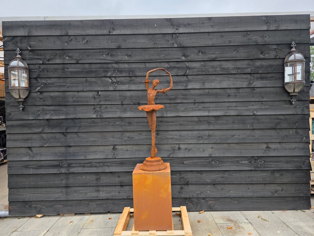 Statue, XL Ballerina with Pedestal 173cm - 173.5 cm - Fer - 2025 #1.0