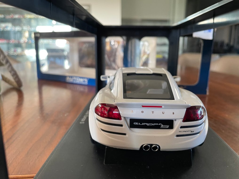 Autoart 1:18 - Model car - Lotus Europa S #4.3