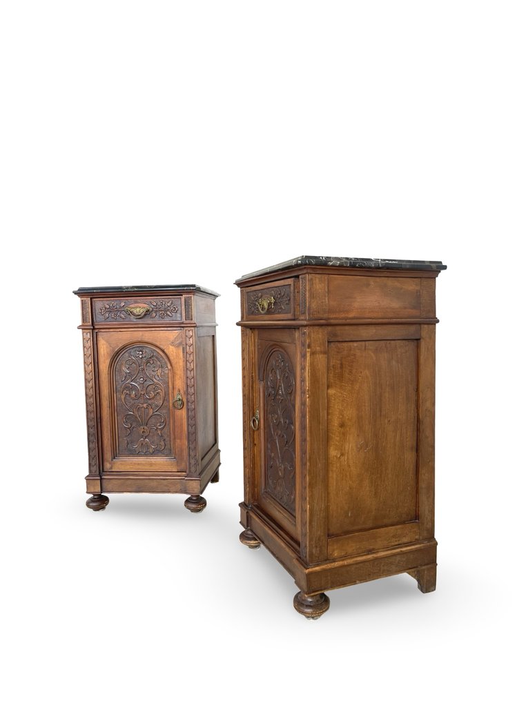 Éjjeliszekrény (2) - Diófa, Márvány, Sárgaréz #3.2