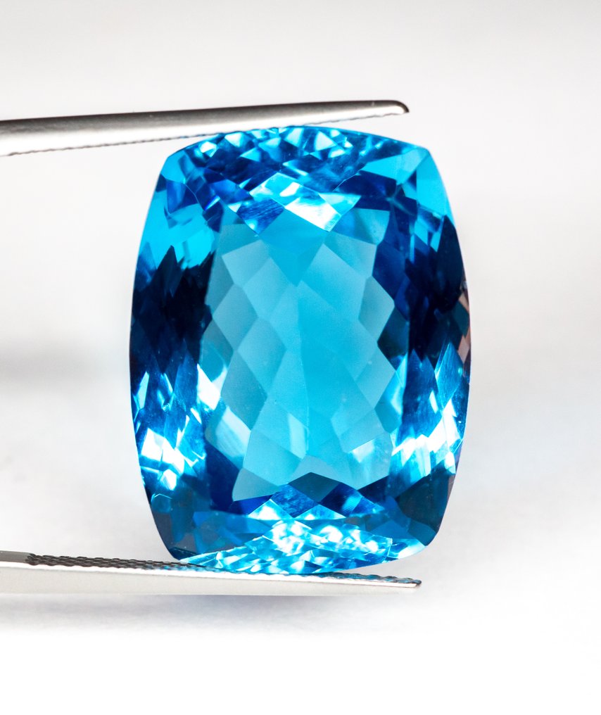 Zonder Minimumprijs Topaas  - 34.12 ct - Gem Report Antwerp (GRA) - Intense 'Swiss' Blue #1.0