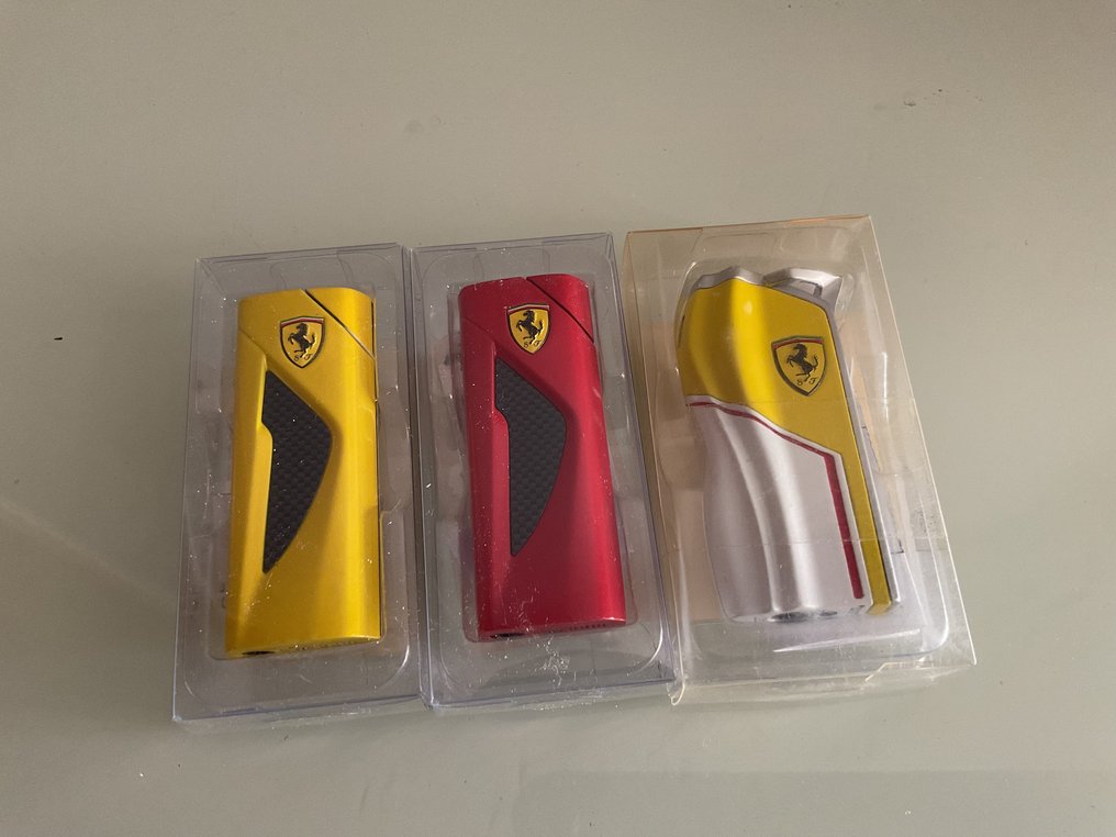 Ferrari - 3 lighters ferrari formula 1 - Αναπτήρας τσέπης - μέταλλο -  (3) #1.0