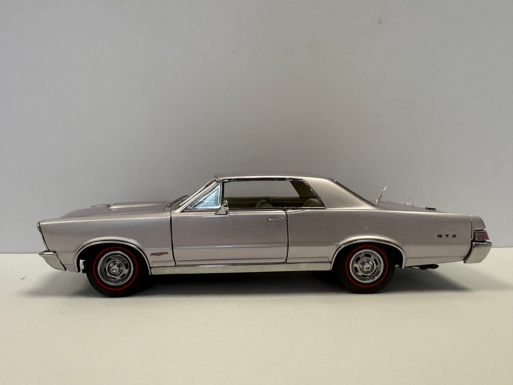 Danbury Mint 1:24 - Model car - 1965 Pontiac GTO #1.0