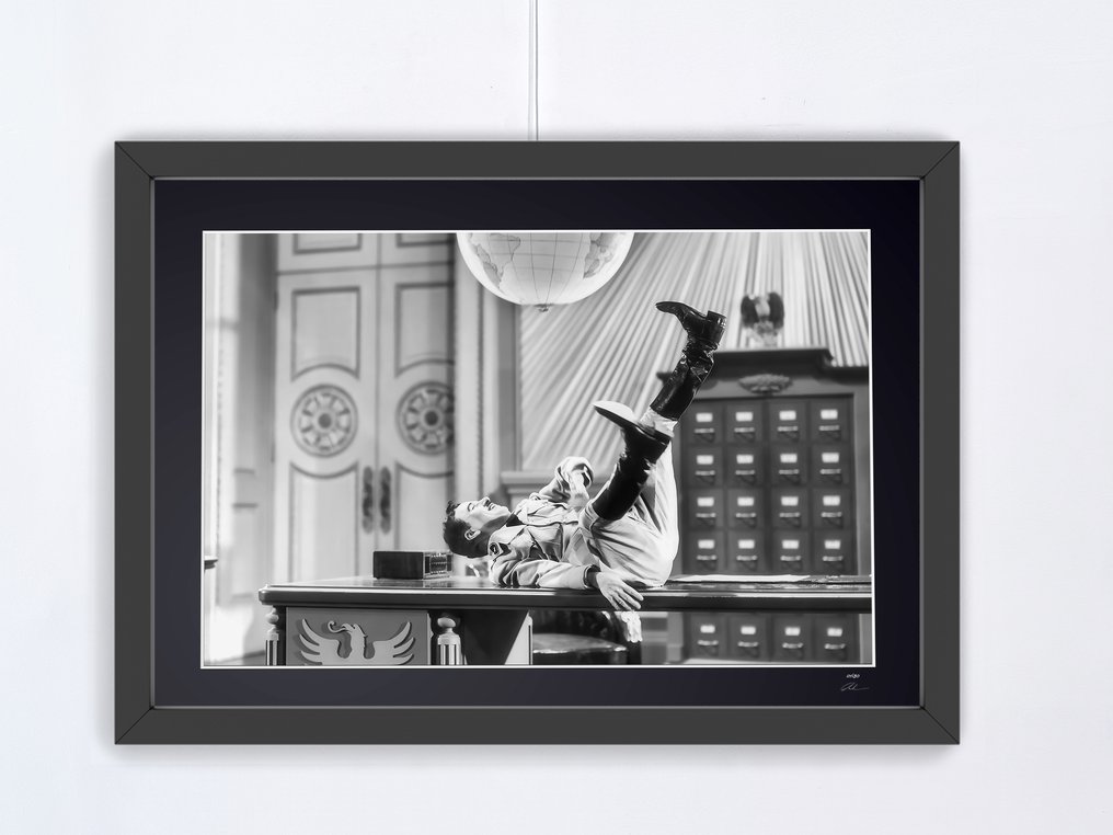 Charles Chaplin - "The Great Dictator" 1940 - Fine Art Photography - Luxury Wooden Frame 70X50 cm - Limited Edition 01 of 30 - Serial 20294 - Original Certificate (COA), Hologram - 100% New. Shipping Reduction from 3 items #3.2