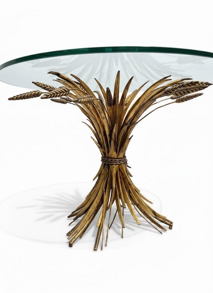 Couchtisch - Messing, Glas - Zugeordnet zu Hans Kögl - Gebundene Korenschoven mit einem darüberliegenden Glasblatt. #4.3