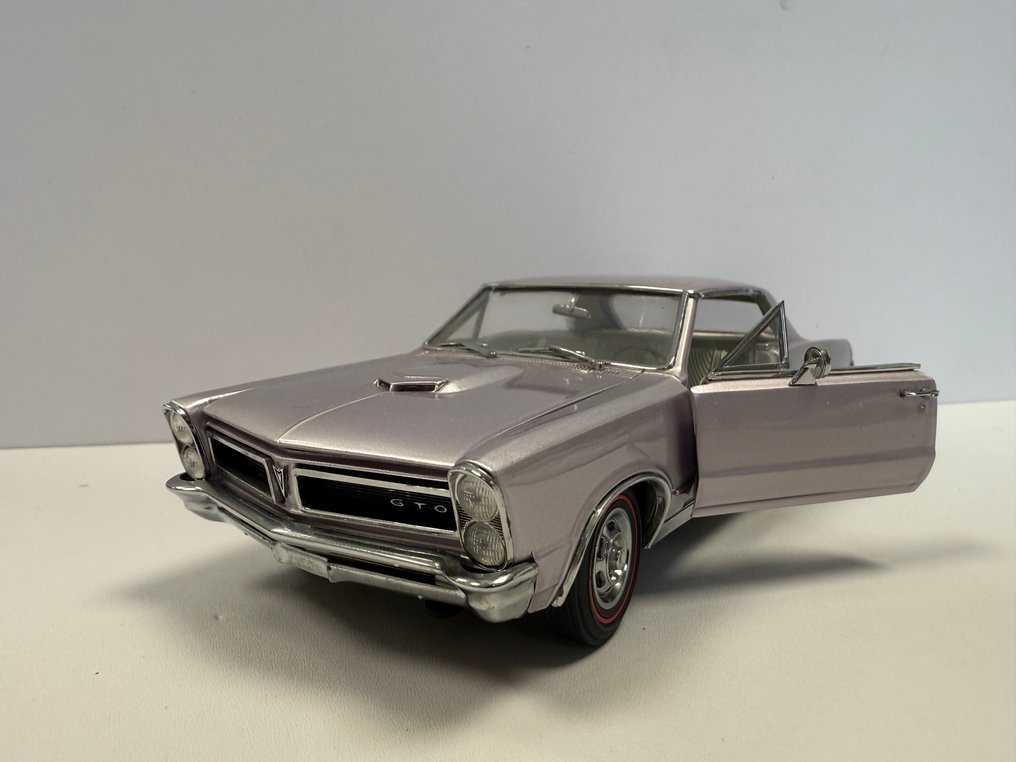 Danbury Mint 1:24 - Model car - 1965 Pontiac GTO #1.0