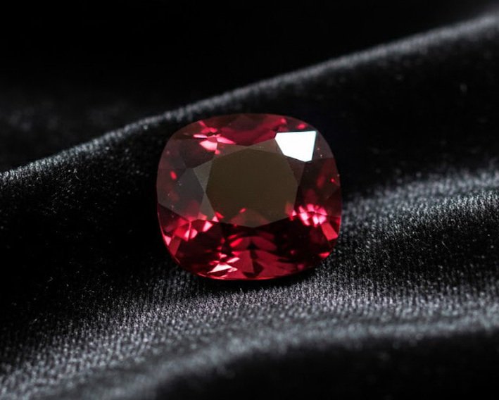 Rosso, Viola Spinello  - 2.36 ct - Instituto Gemólogico Español (IGE) #1.0