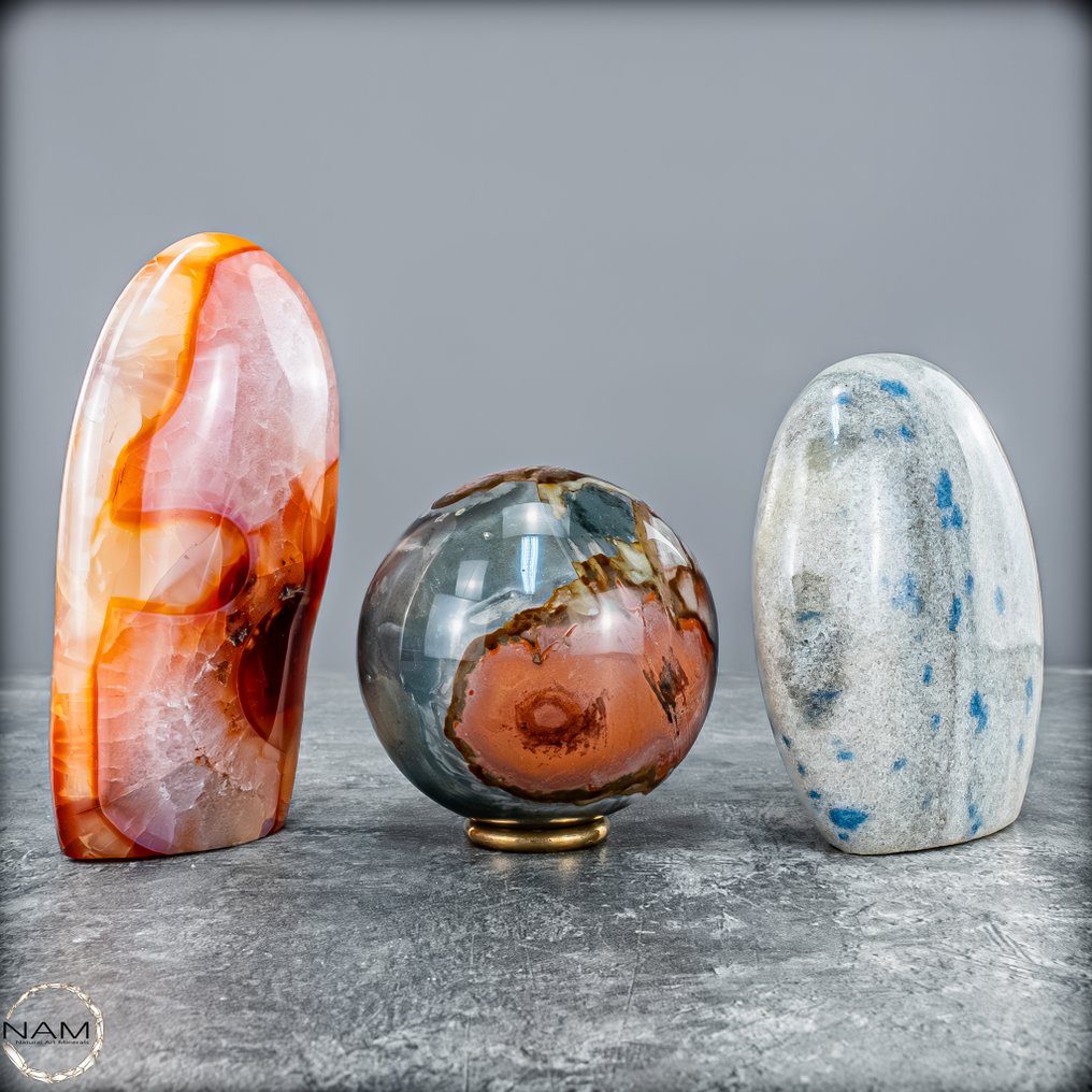Fiery Balance – Carnelian freeform, Polychrome Jasper sphere, and K2 freeform Madagascar full of magic and energy.- 1169.51 g - (3) #3.2