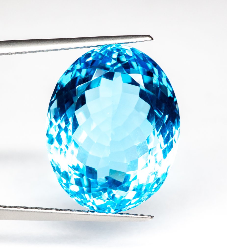 No Reserve Price Topaz - 35.63 ct - Gem Report Antwerp (GRA) - Intense 'Swiss' Blue #1.0