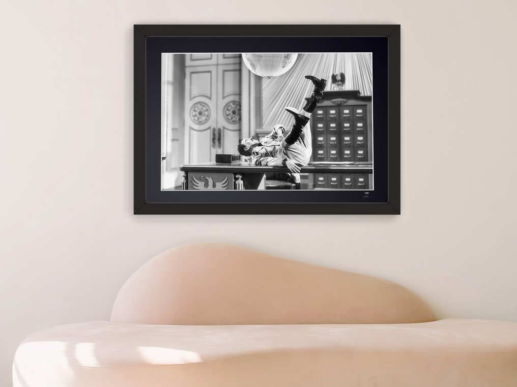 Charles Chaplin - "The Great Dictator" 1940 - Fine Art Photography - Luxury Wooden Frame 70X50 cm - Limited Edition 01 of 30 - Serial 20294 - Original Certificate (COA), Hologram - 100% New. Shipping Reduction from 3 items #2.1