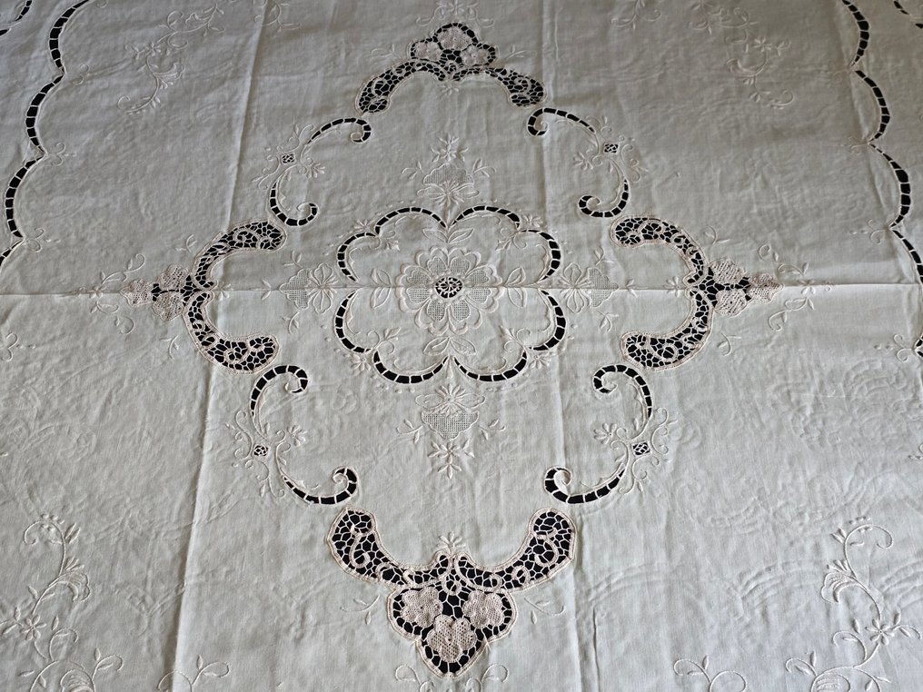 Sengeteppe - 270 cm - 235 cm - Brodert dynevar #2.1