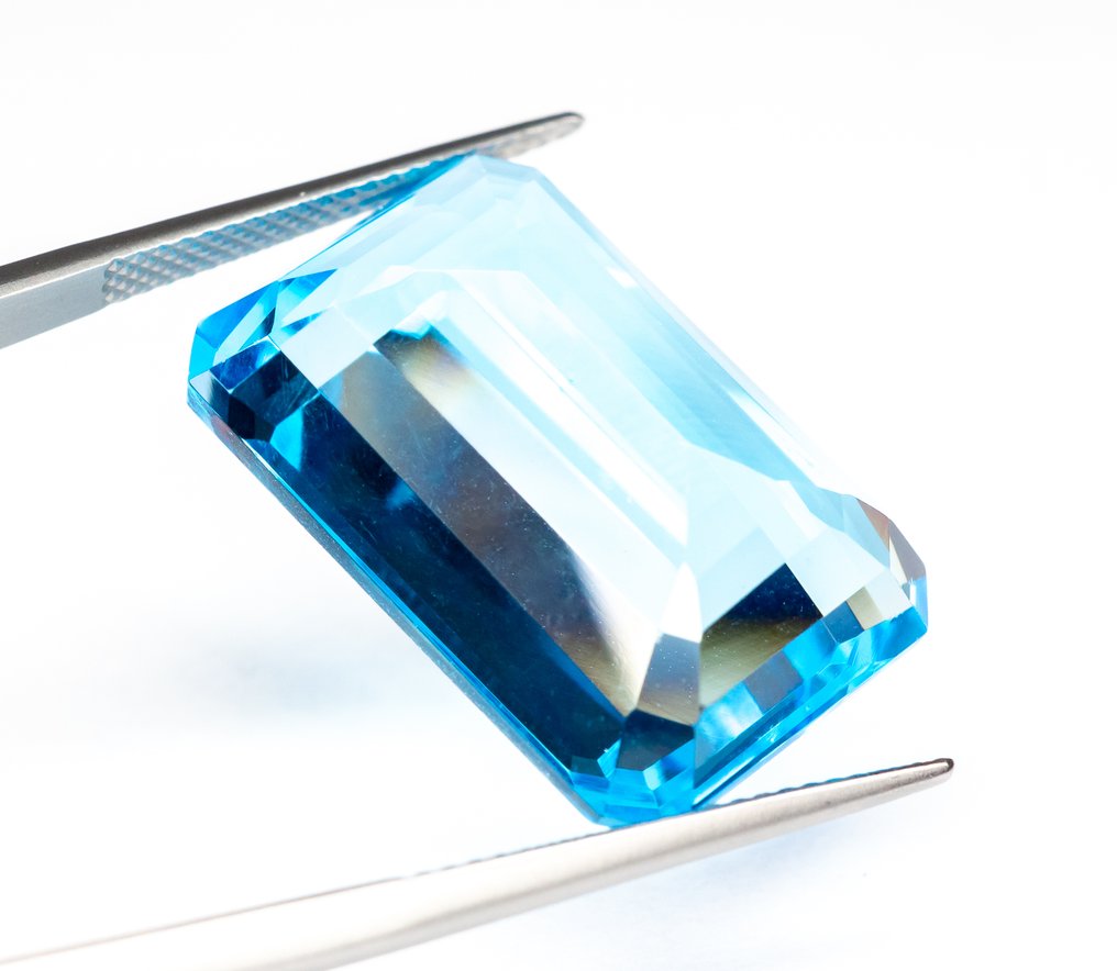 Ingen mindstepris Topas  - 41.11 ct - Gem Report Antwerp (GRA) - Intenst 'Schweizer' Blå #3.2