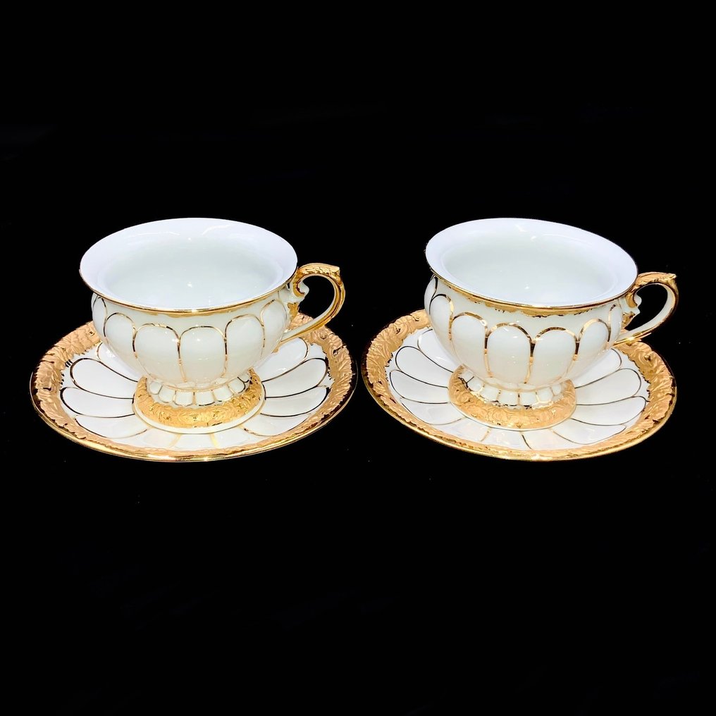 E.A.Leuteritz - Meissen - "X-form" - Magnificent Pair of Coffee Cups and Saucers - Kaffesæt - Håndmalet porcelæn #1.0