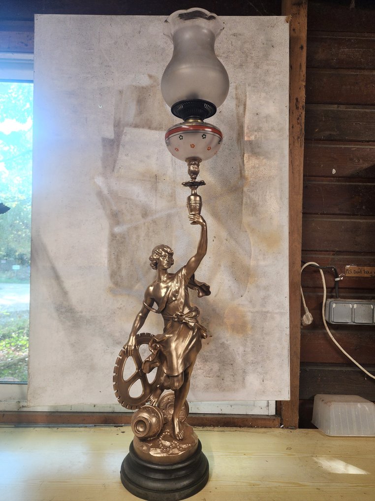 D'après Auguste Moreau 1834-1917 - 油灯 - 粗锌, 玻璃 - 奖励 #1.0