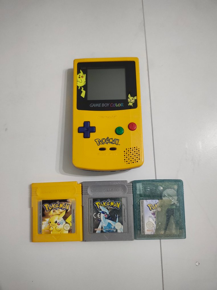 Nintendo - Gameboy Color - Pokémon Pikachu Special Edition + Pokémon Yellow, Silver & Crystal games - Videospill #1.0