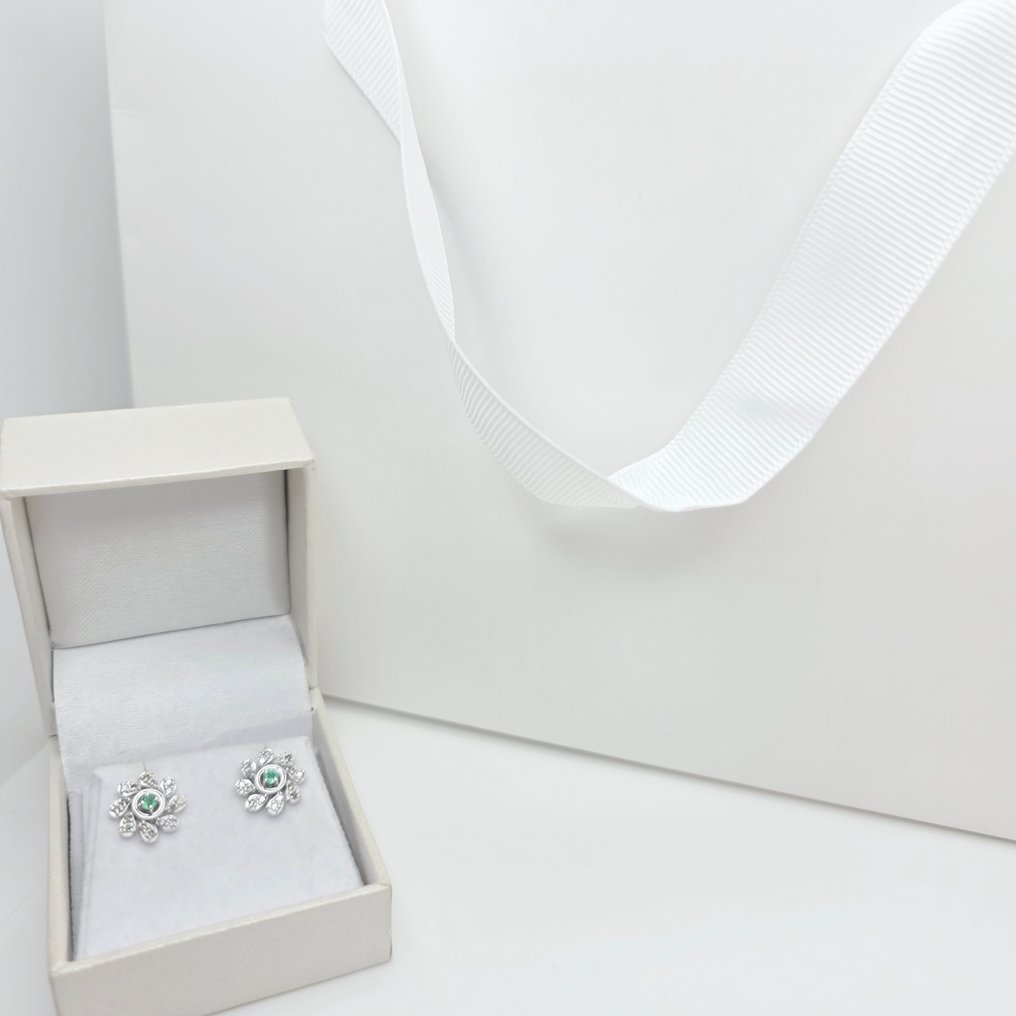 Ingen mindstepris - Øreringe - 14 karat Hvidguld -  0.39ct. tw. Smaragd - Diamant #4.3