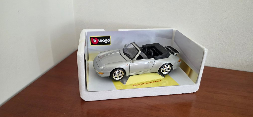 Bburago 1:18 - Modellauto - Porsche 911 Carrera Cabriolet #1.0
