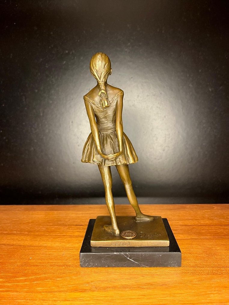 After Edgar Degas - 雕塑, Petite Danseuse de Quatorze Ans - 20 cm - 黄铜色, 大理石 #3.2