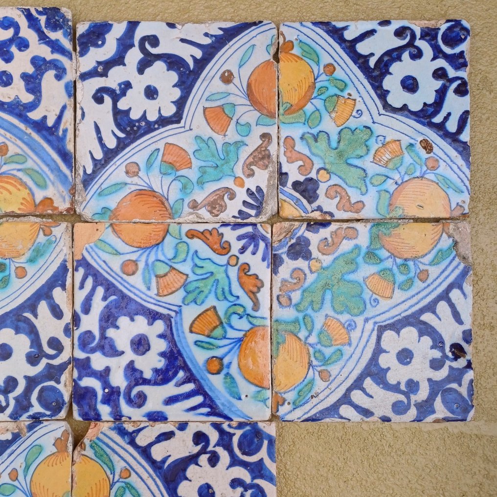  Piastrella - fiori e frutti - 1580-1620 - Piastrelle Vierpas pompadour.  #2.1