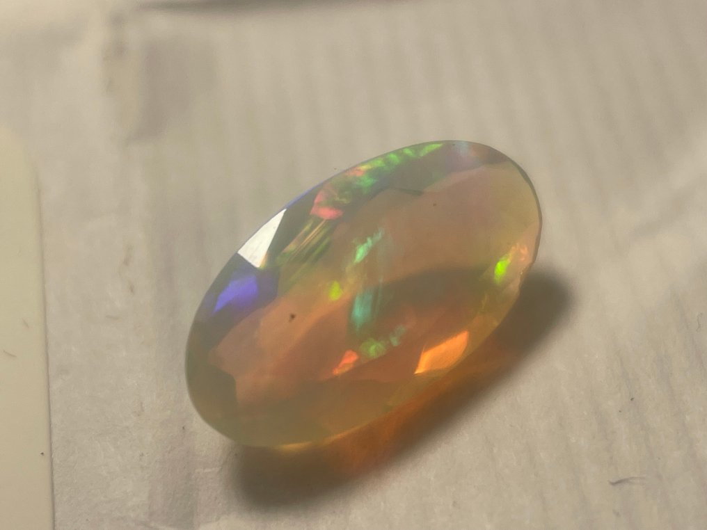 Nincs minimálár - 1 pcs Fehér, Narancssárga, Többszínű Opál - 2.43 ct - Antwerpeni Drágakővizsgálati Laboratórium (ALGT) - Nagyon jó színminőség. #1.0