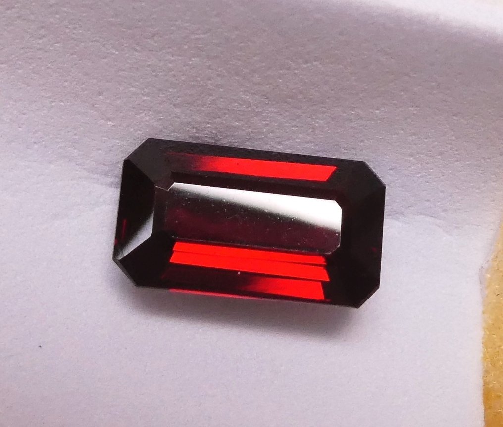 Rhodolith - 4.48 ct - Instituto Gemólogico Español (IGE) #1.0