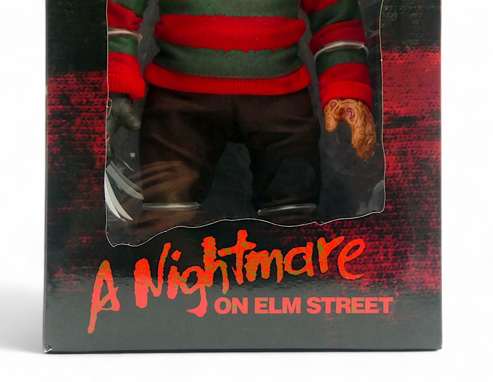 Mezco Toys and MDS Mega Scale SPEAKING Freddy Krueger in "A Nightmare On Elm Street" - Toimintahahmo + NECA and Reel Toys "Glove", OUT OF STOCK in Sealed Box #3.2