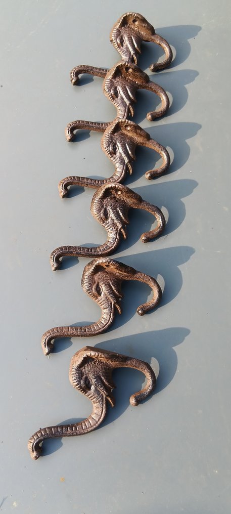 Set of coat hooks (6) - robust elephant hooks - Cast iron #4.3
