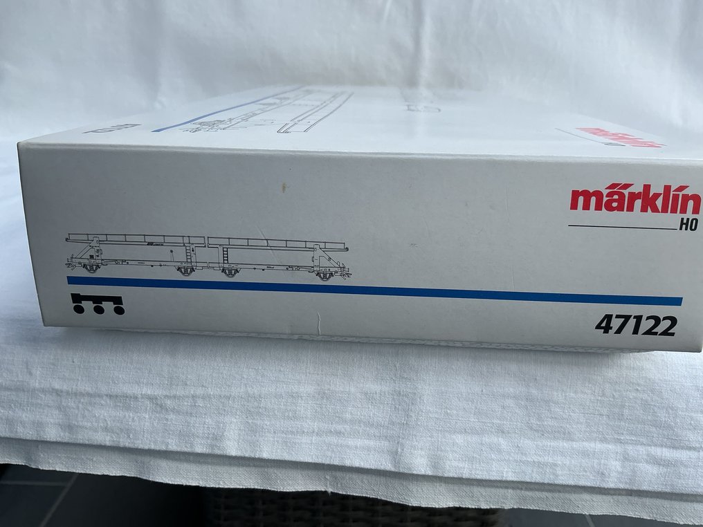 Märklin H0 - 47122 - Pienoisjunaradan tavaravaunusetti (1) - Kaksois-autotransportwagen, jossa on 8 Ford-ajoneuvoa. - DB #4.3
