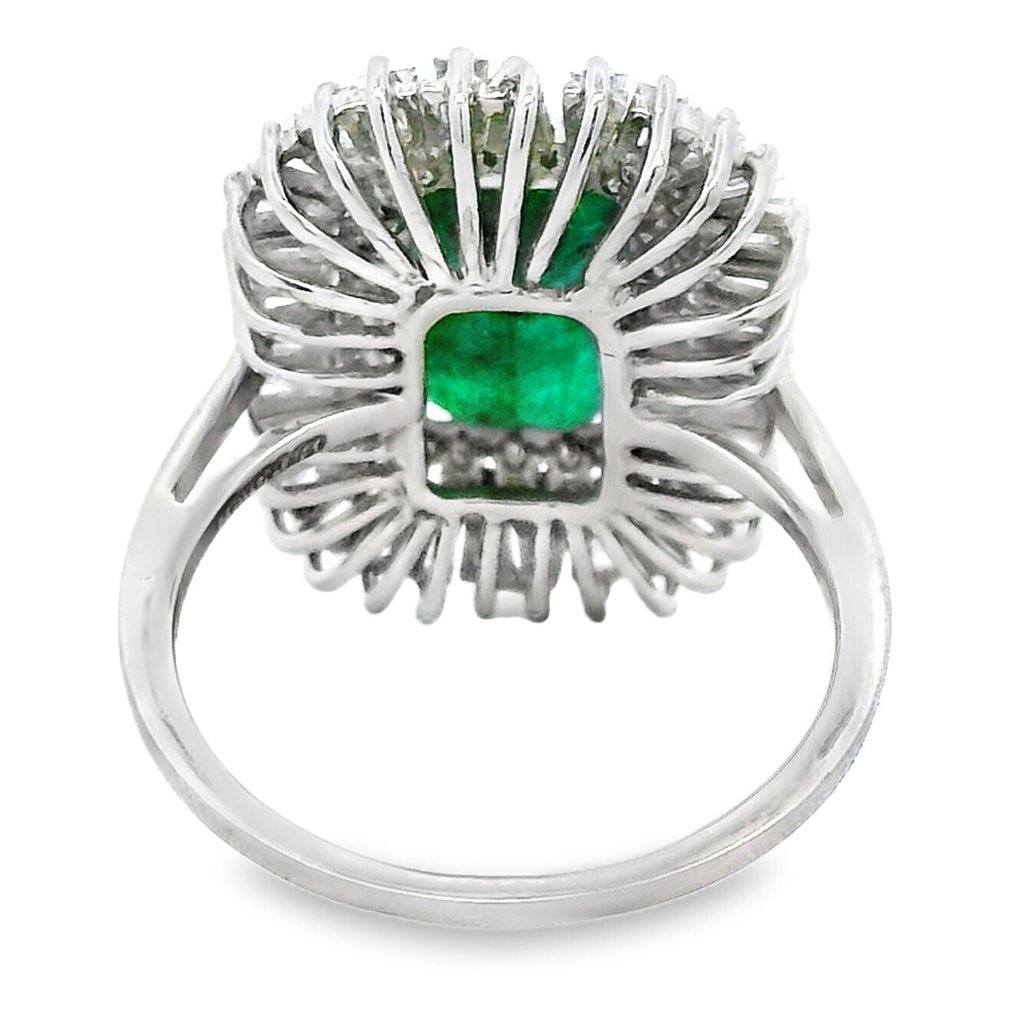 Ring Platinum - 4.28ct. tw. Emerald - Diamond #2.1