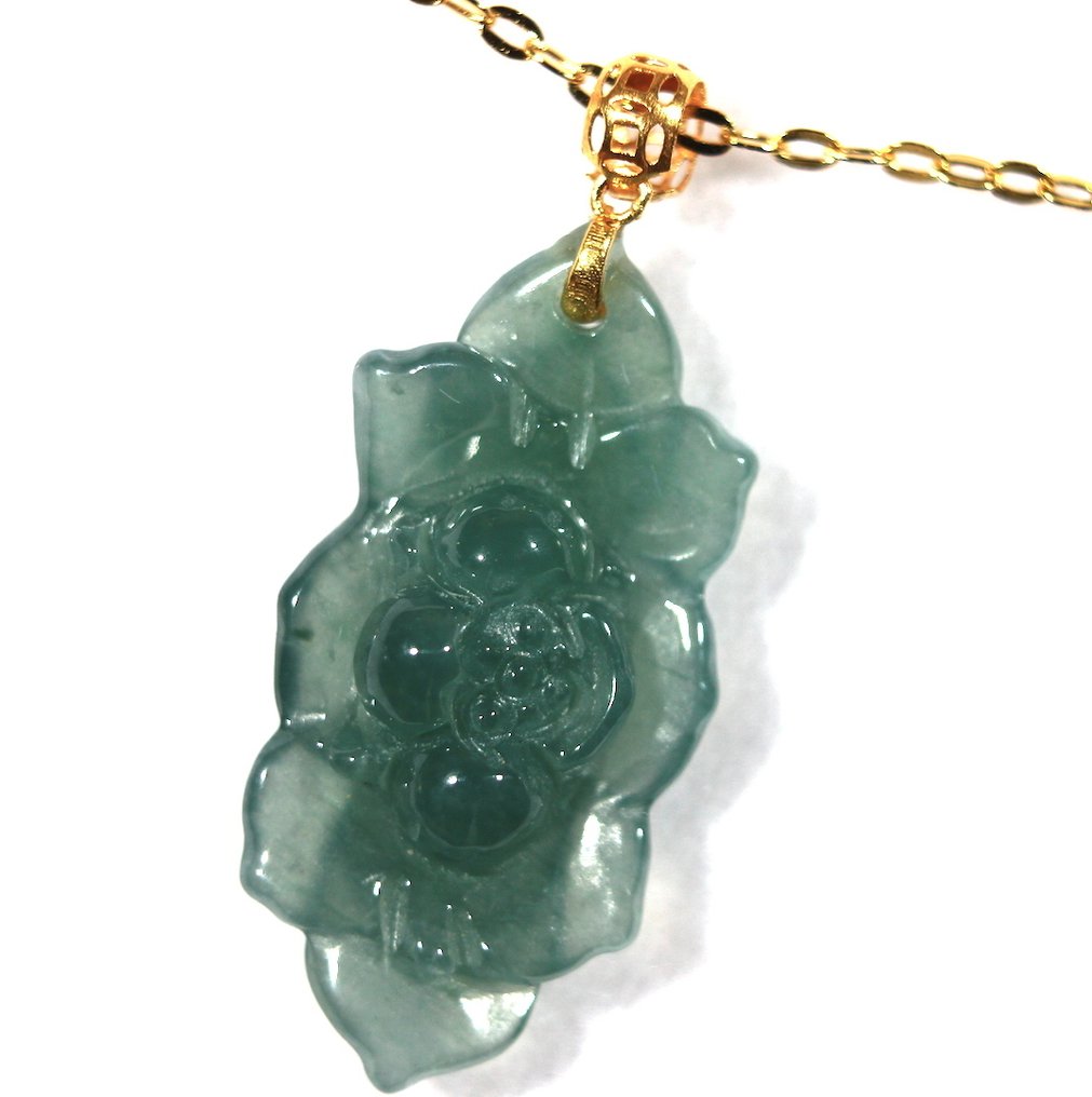 Lotus Flower Carving Pendant in Jadeite Jade and 18K Gold 925 silver chain - NGCT Certificate - Height: 22 mm - Width: 11 mm- 1.69 g #4.3
