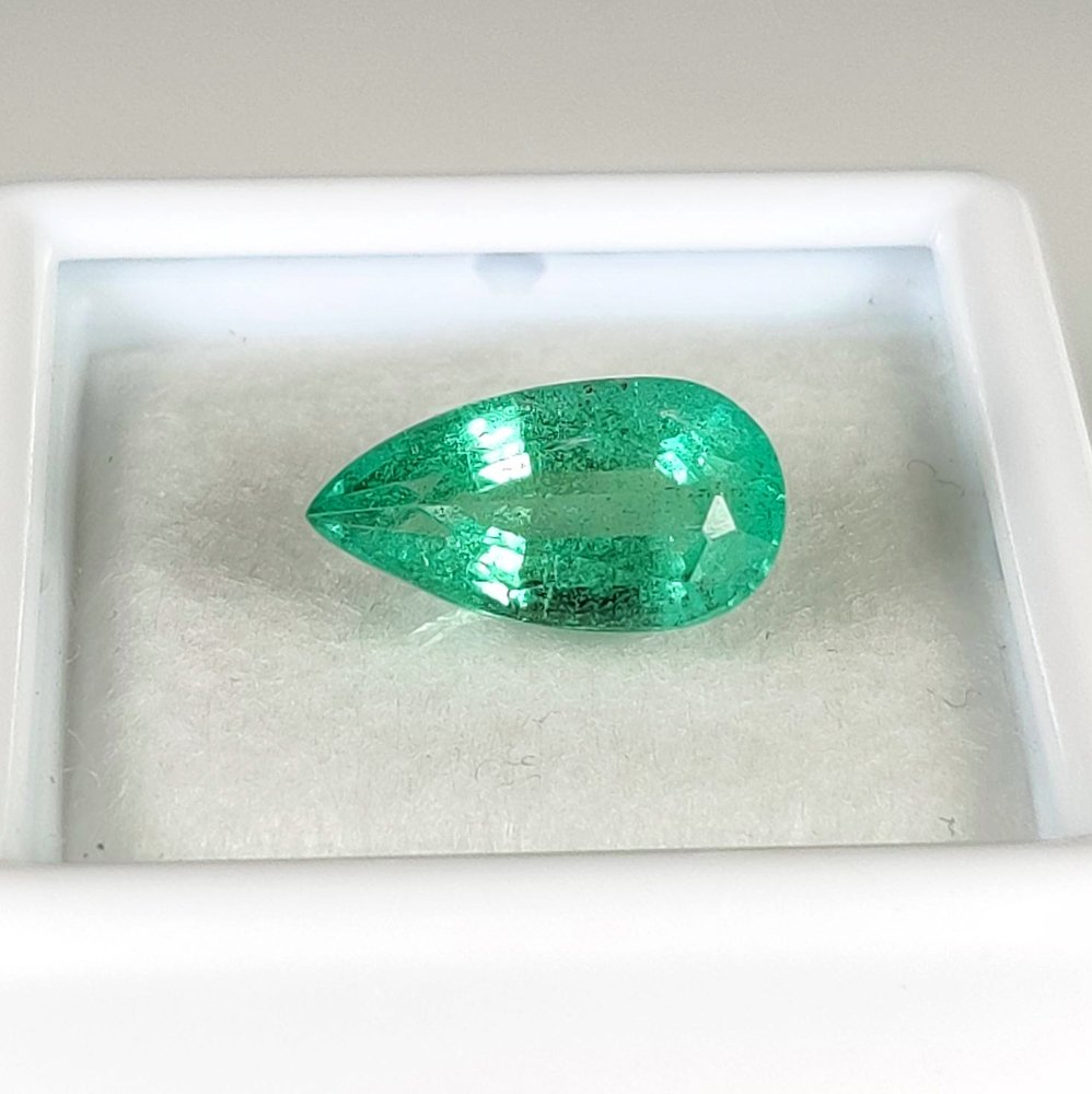 Grønn, Blå Smaragd - 2.05 ct - Internasjonal forening for fargede edelstener (ICA GemLab) - *Minor Oil* - blågrønn #1.0