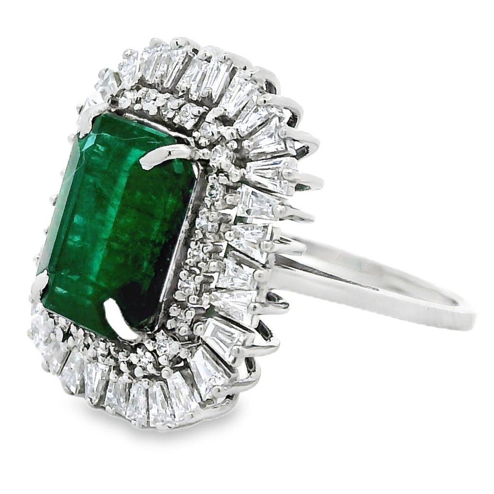 Ring Platinum - 4.28ct. tw. Emerald - Diamond #4.3