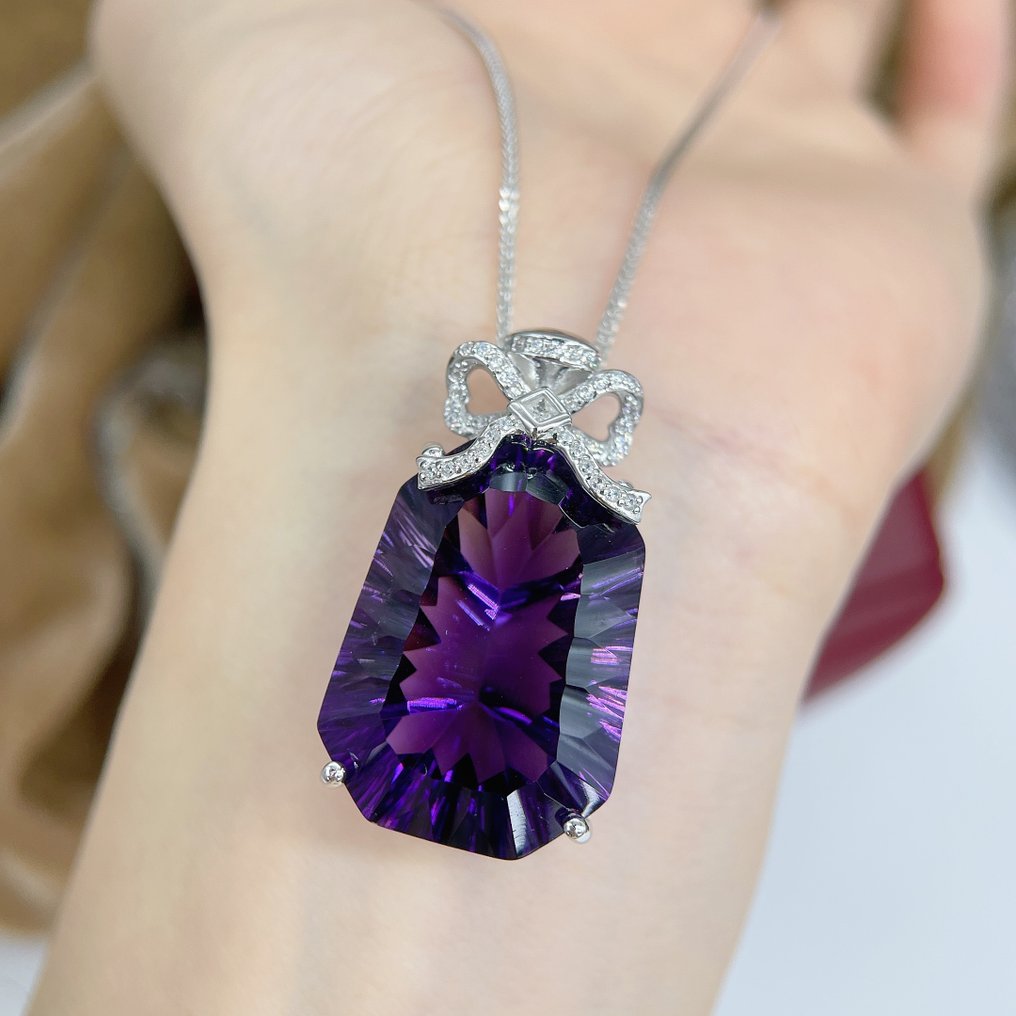 Luksusowy naszyjnik z ametystem o masie 45 karatów – Intensywny kolor & Fantasy Cut - Wysokość: 14 mm - Szerokość: 20 mm- 15.2 g - (1) #1.0