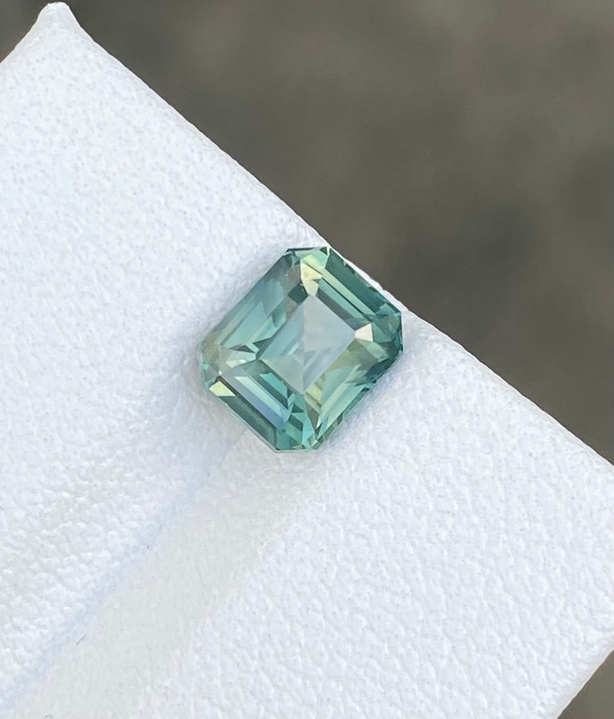 1 pcs  Green Sapphire  - 2.06 ct - International Colored Gemstone Association (ICA GemLab) - GEM QUALITY #3.2