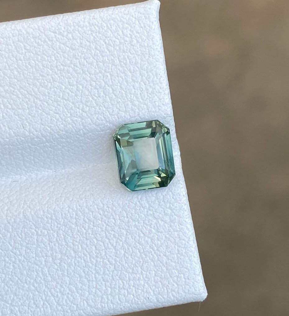 1 pcs  Green Sapphire  - 2.06 ct - International Colored Gemstone Association (ICA GemLab) - GEM QUALITY #2.1
