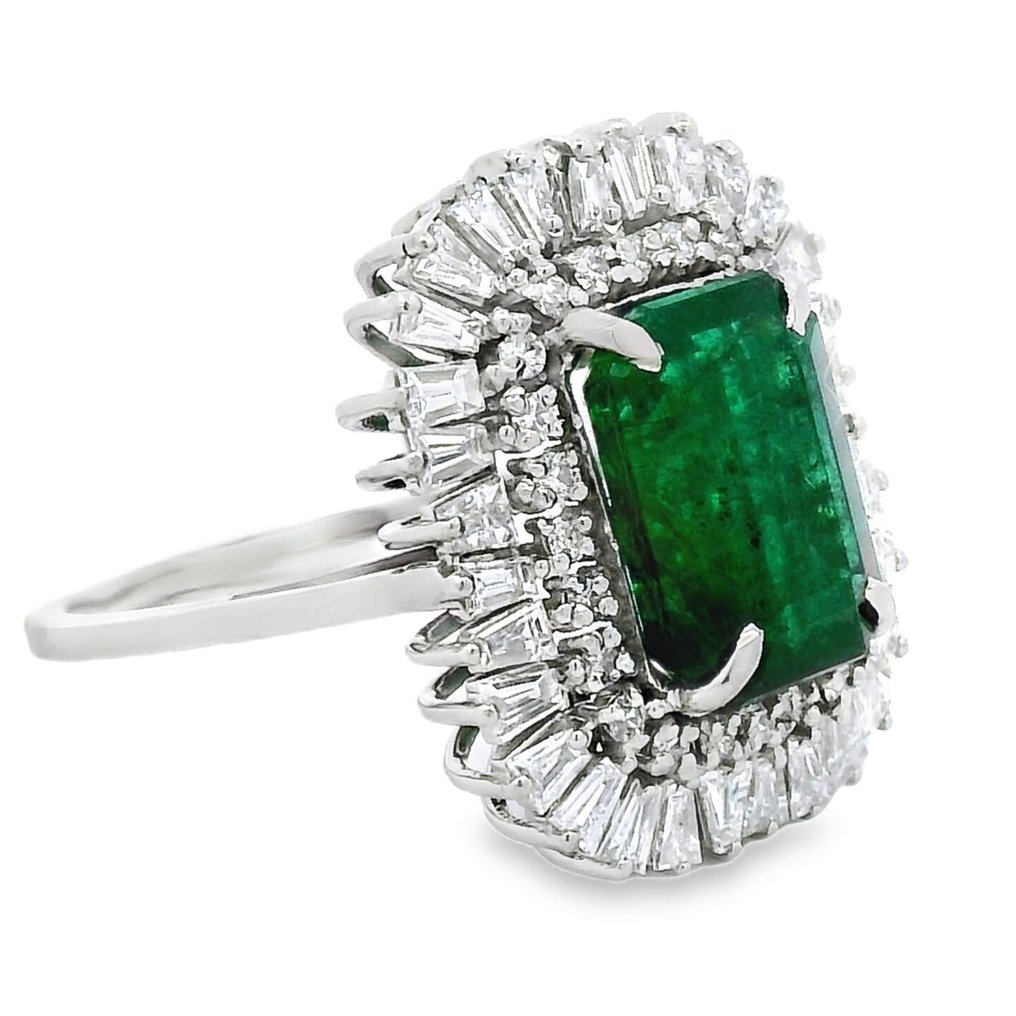 Ring Platinum - 4.28ct. tw. Emerald - Diamond #3.2