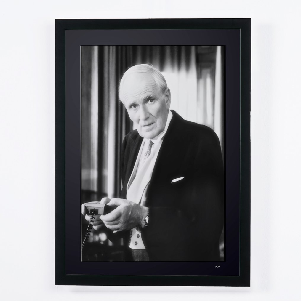 Desmond Llewelyn's "Q"  "James Bond 007" - Fine Art Photography - Luxury Wooden Frame 70X50 cm - Limited Edition 01 of 30 - Serial 20343 - Original Certificate (COA), Hologram - 100% New. Shipping Reduction from 3 items #3.2