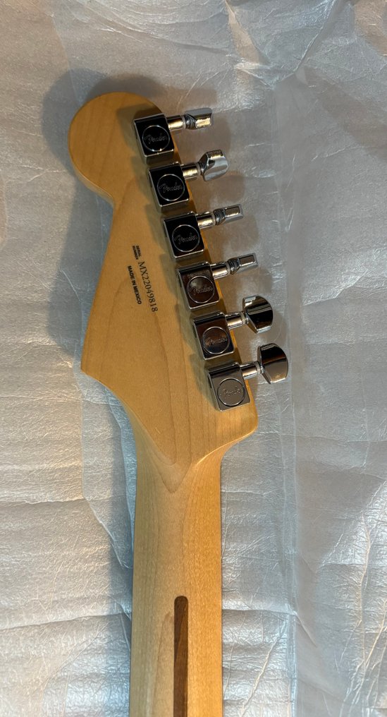 Fender - Limited Edition Pink Floyd Tribute Fender Stratocaster by Christopher Longé – Hand-Signed & Numbered - 4 - Fender Stratocaster #3.2