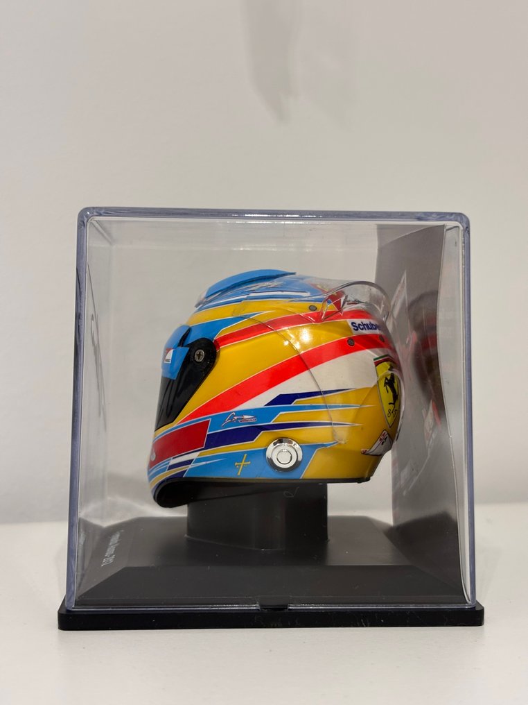 Ferrari - Formula One - Fernando Alonso - 2012 - Cască la scară 1:5  #1.0